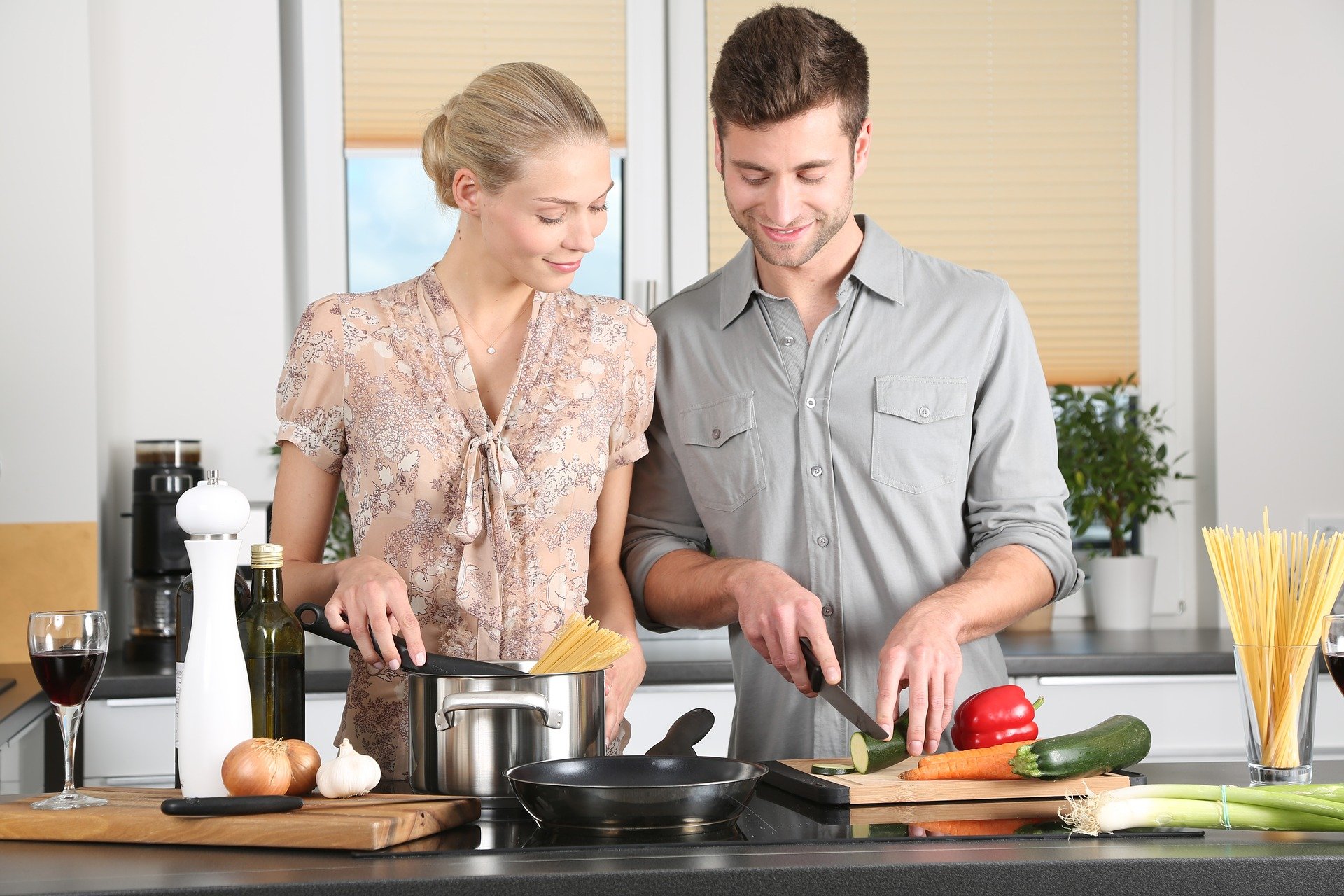 couple healthy cooking